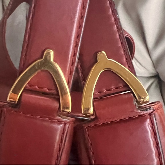 ❤️🔥GUCCI❤️🔥 HOBOS DARK BURGUNDY COLOR SHOULDER OR HAND BAG. - Picture 7 of 16